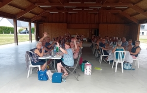 barbecue des marcheurs à Gée. 55 participants.