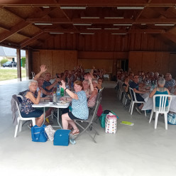 barbecue des marcheurs à Gée. 55 participants.